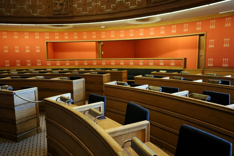 The Vanishing Point: How Political Centers Collapse Before Governments Do